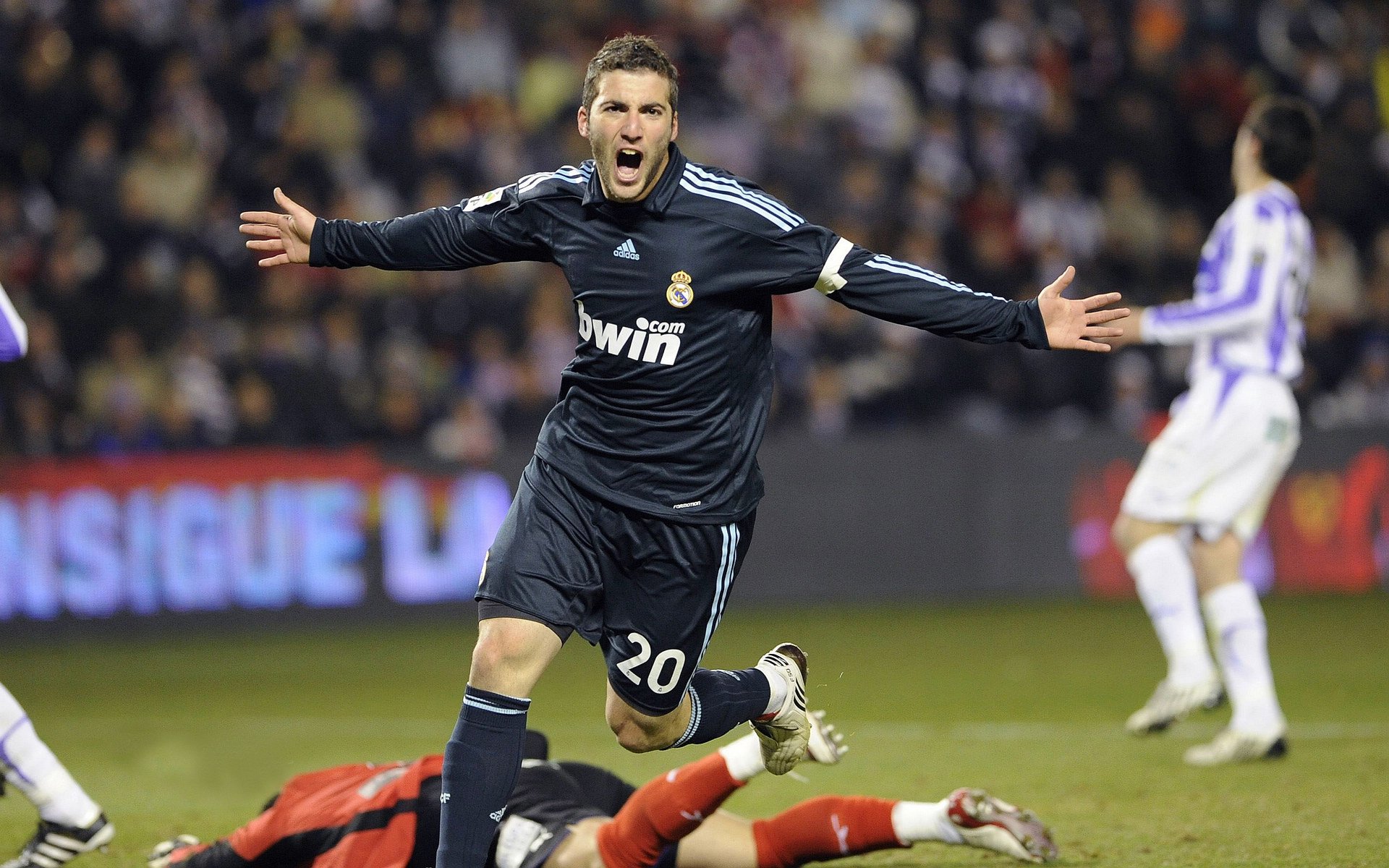 厄瓜多尔血拼佛罗伦萨，布鲁诺在奥运周期关键战接管比赛